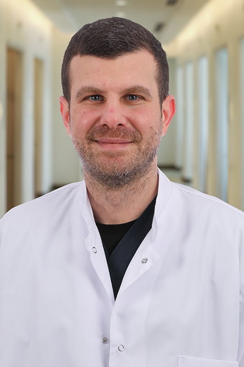 Uzm. Dr. Brian Roy Ives 