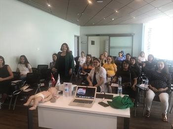 Medicana Gebe Okulu Ünlü Blogger İlkyardım Eğitmeni Deniz Karadeniz’i Misafir Etti