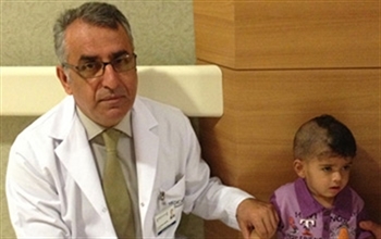 Iraklı 2 Yaşındaki Abdullah Muhammed Başarılı Geçen Beyincik Ameliyatı Sonrası Tekrar Hayata Tutundu